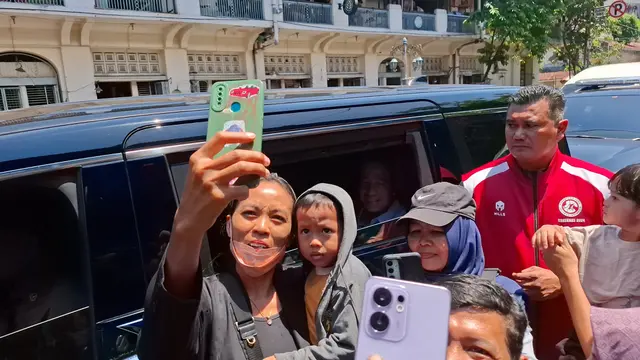 Alasan Presiden RI ke-7 Joko Widodo sering membagikan sembako kepada warga di Solo